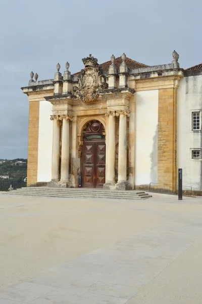 Utsikt över uteplatsen den Coimbras universitet — Stockfoto