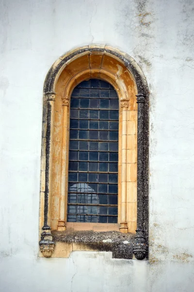 Staré okno na univerzitě coimbra — Stock fotografie