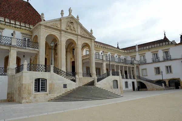 Facade af hovedbygningen af Coimbra University - Stock-foto
