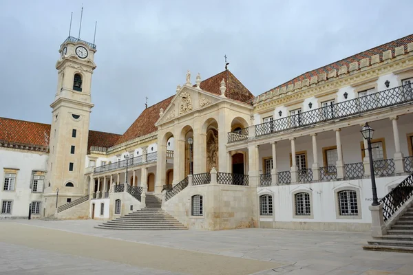 Fachada del edificio principal de la Universidad de Coimbra — Foto de Stock