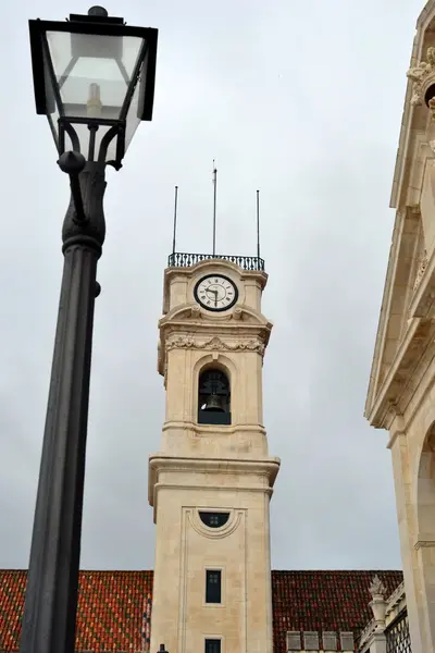 La Torre del Reloj en la Universidad de Coimbra — Foto de Stock