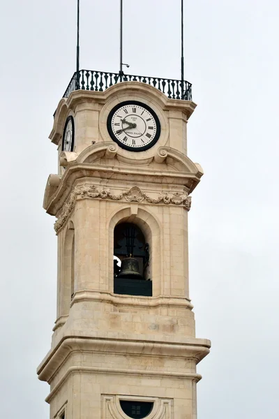 Věž s hodinami na univerzitě coimbra — Stock fotografie