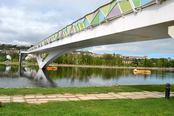 人行桥河蒙德格、 科英布拉，葡萄牙 — 图库照片
