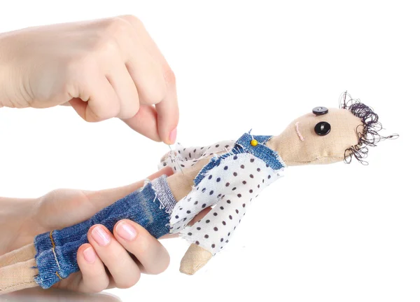 Bambola vodoo ragazzo nelle mani di donne isolate su bianco — Foto Stock