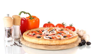 sebze ve mantar beyaz izole aromatik pizza