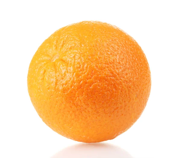 Naranja maduro aislado en blanco — Foto de Stock
