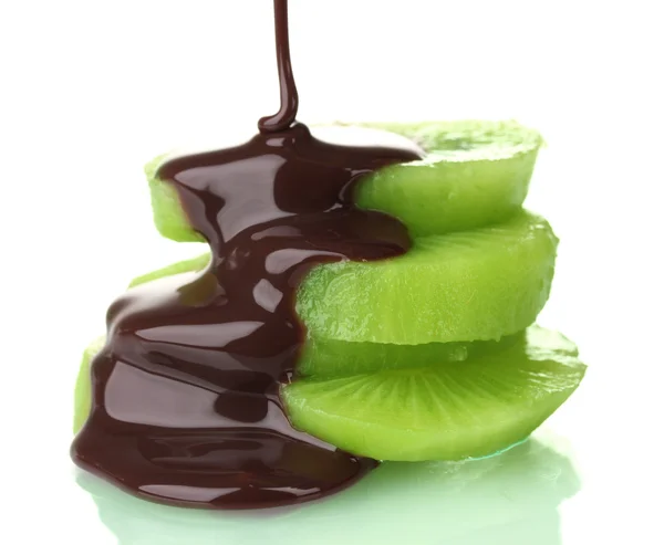 Kiwi mûr tranché au chocolat — Photo