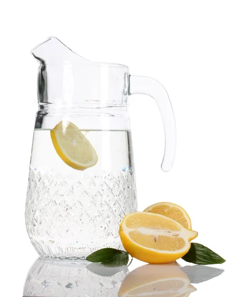 Beyaz izole limon ve limonata sürahi — Stok fotoğraf