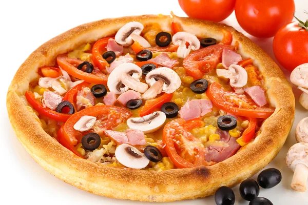 Pizza aromatique aux légumes et champignons close-up isolé sur blanc — Photo