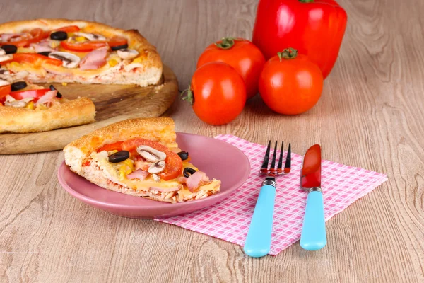 Composition with slice of pizza on plate close-up on wooden background — Stock Photo, Image
