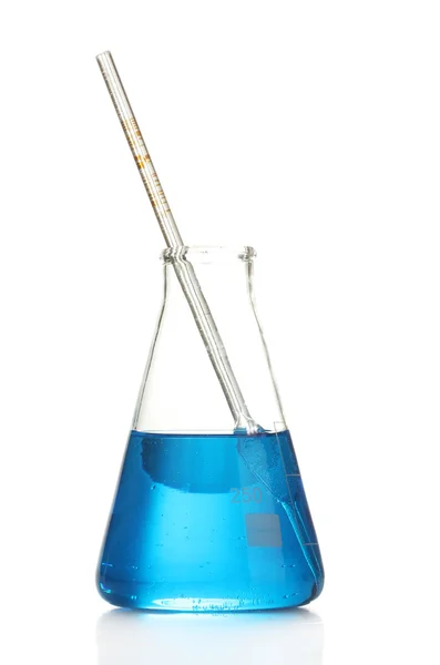 Tubo di prova con liquido blu isolato su bianco — Foto Stock