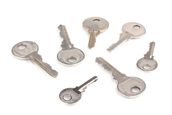 Mnoho kovových klíče izolovaných na bílém — Stock fotografie