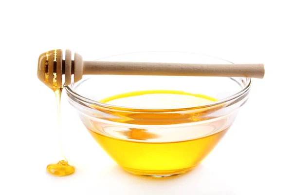 Γλυκό μέλι σε γυάλινο μπολ που απομονώνονται σε λευκό — Φωτογραφία Αρχείου