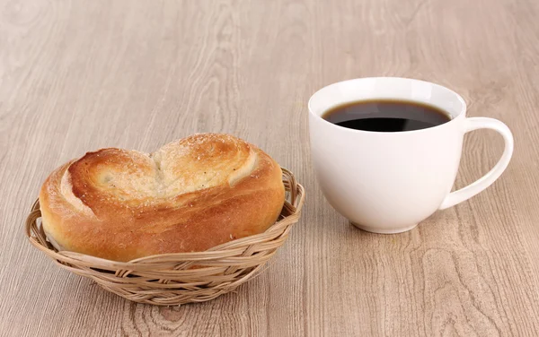 Klasik kahvaltı. kahve ve çörek — Stok fotoğraf