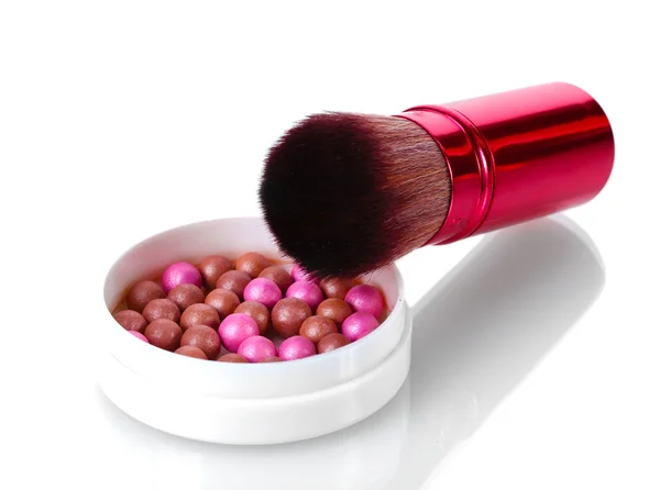 Röd borste för make-up med pulver bollar isolerad på vit — Stockfoto