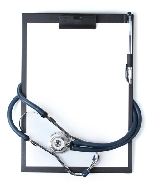 Stethoscoop en zwarte Klembord geïsoleerd op wit — Stockfoto