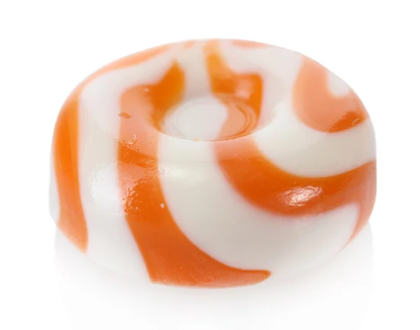 Caramelo de frutas a rayas aislado en blanco —  Fotos de Stock