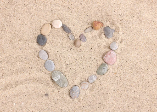Piedras de amor sobre arena —  Fotos de Stock