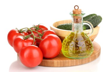 domates ve salatalık ile üzerine beyaz izole ahşap tahta üzerine