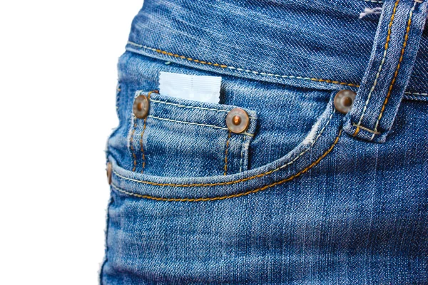 Kondom i fickan Blå jeans på vit — Stockfoto
