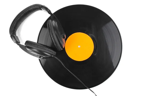 Disque vinyle noir et écouteurs isolés sur blanc — Photo