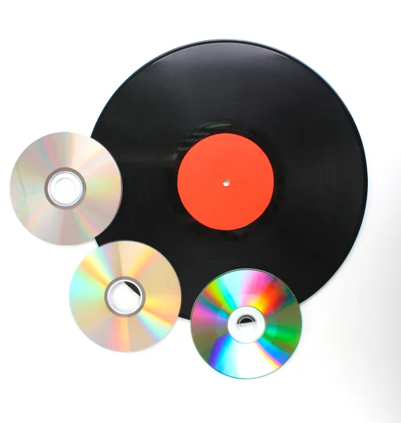 Černý vinyl záznam a cd disky izolované na bílém — Stock fotografie