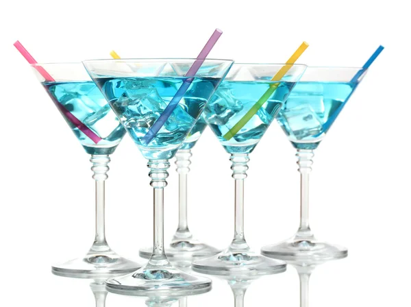 Μπλε κοκτέιλ σε ποτήρια μαρτίνι που απομονώνονται σε λευκό — Φωτογραφία Αρχείου