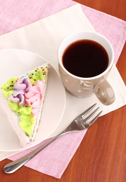 Creamy cake on saucer on table close-up — Stock Photo, Image