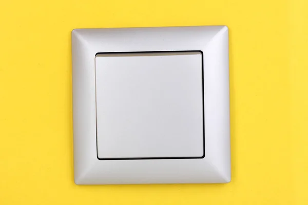 黄色の背景に現代的な光スイッチ — ストック写真