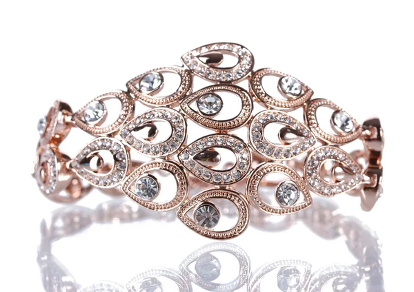 Bela pulseira dourada com pedras preciosas isoladas em branco — Fotografia de Stock