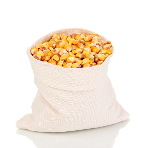 Мешок кукурузы, изолированный на белом — стоковое фото