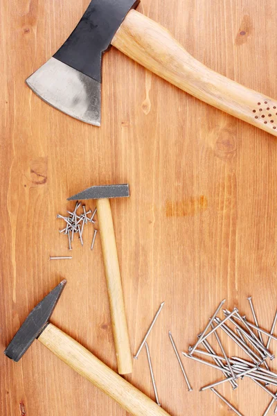 Sada nástrojů a nástrojů na dřevěném pozadí — Stock fotografie