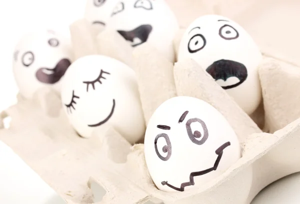Uova bianche con facce divertenti — Foto Stock