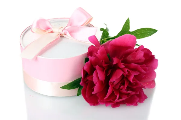 Beautirul 핑크 선물 및 모란 꽃 흰색 절연 — 스톡 사진