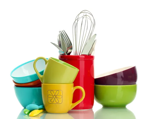 Cuencos vacíos brillantes, tazas y utensilios de cocina aislados en blanco — Foto de Stock
