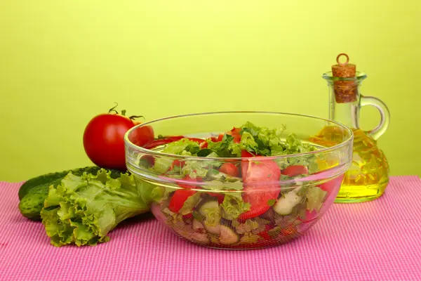 Fresh salad with tomatoes and cucumbers on green background — Stock Photo, Image