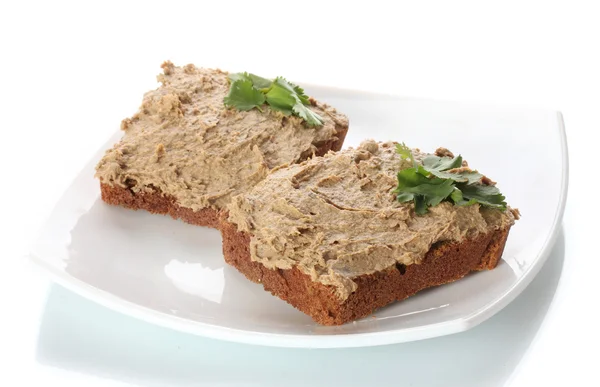 Frische Pastete auf Brot auf weißem Teller isoliert auf weißem — Stockfoto