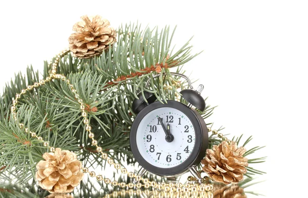 Arbre de Noël vert et horloge isolé sur blanc — Photo