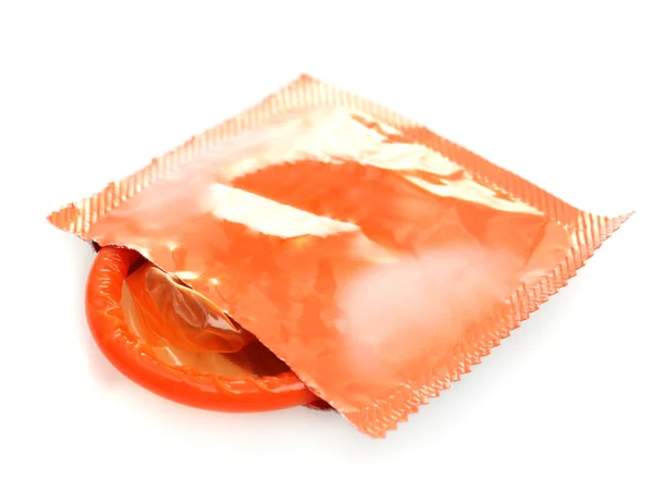 Preservativo laranja com embalagem aberta isolada em branco — Fotografia de Stock