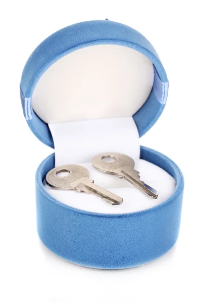 Schlüssel im Kasten isoliert auf weiß — Stockfoto