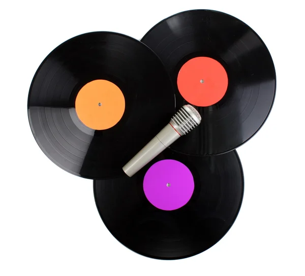 Zwart vinyl records en microfoon geïsoleerd op wit — Stockfoto
