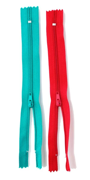 Két cipzárral vörös és zöld, elszigetelt fehér — Stock Fotó