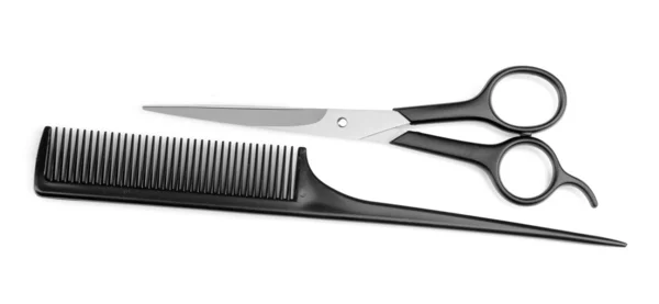 Nożyce do cięcia włosów i grzebień na białym tle — Zdjęcie stockowe