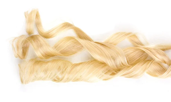 Krullend blond haar geïsoleerd op wit — Stockfoto