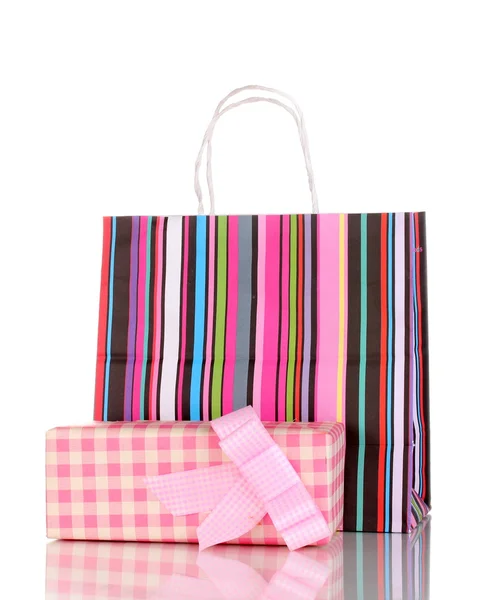 다채로운 선물 가방 선물 흰색 절연 — 스톡 사진