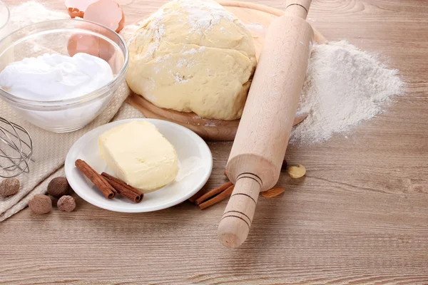 Ingrédients pour la table en bois de pâte — Photo