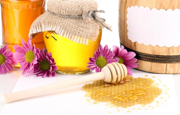 ハニカム、蜂蜜を白で隔離されます。 — ストック写真