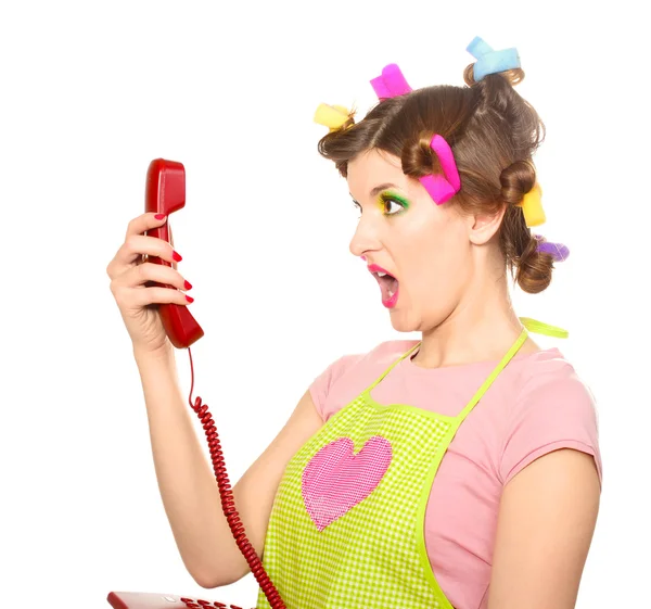 Gyönyörű fiatal háziasszony elszigetelt fehér piros telefon — Stock Fotó