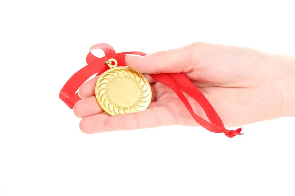Zlatá medaile v ruce izolované na bílém — Stock fotografie