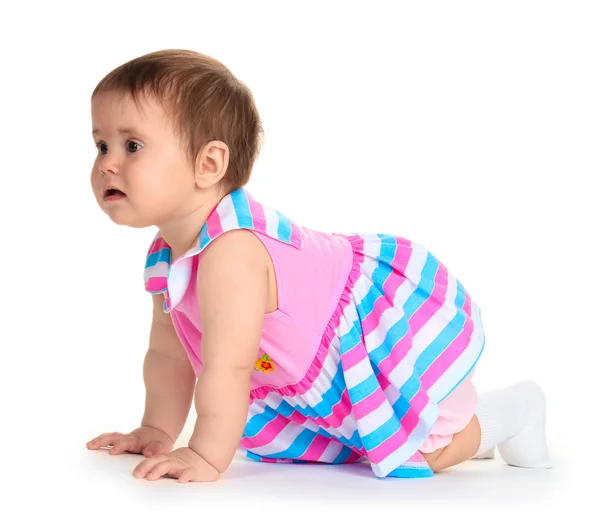 Niedliche Baby-Mädchen kriechen isoliert auf weiß — Stockfoto